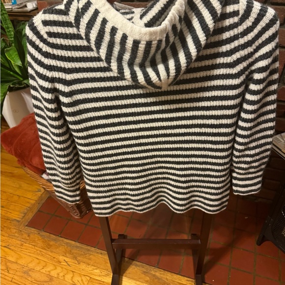 Gap wool mix size S comfortable sweater in good condition - Picture 5 of 9